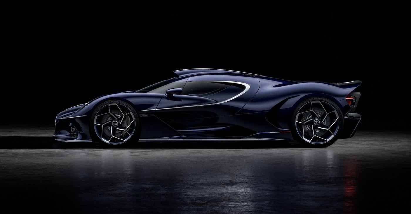Bugatti Destrier yandan, stüdyo ışığında