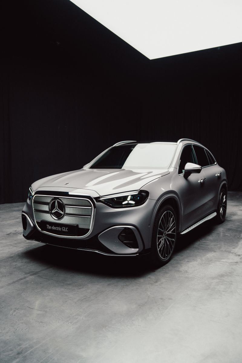 Mercedes GLC 200 AMG üç çeyrek açı stüdyo