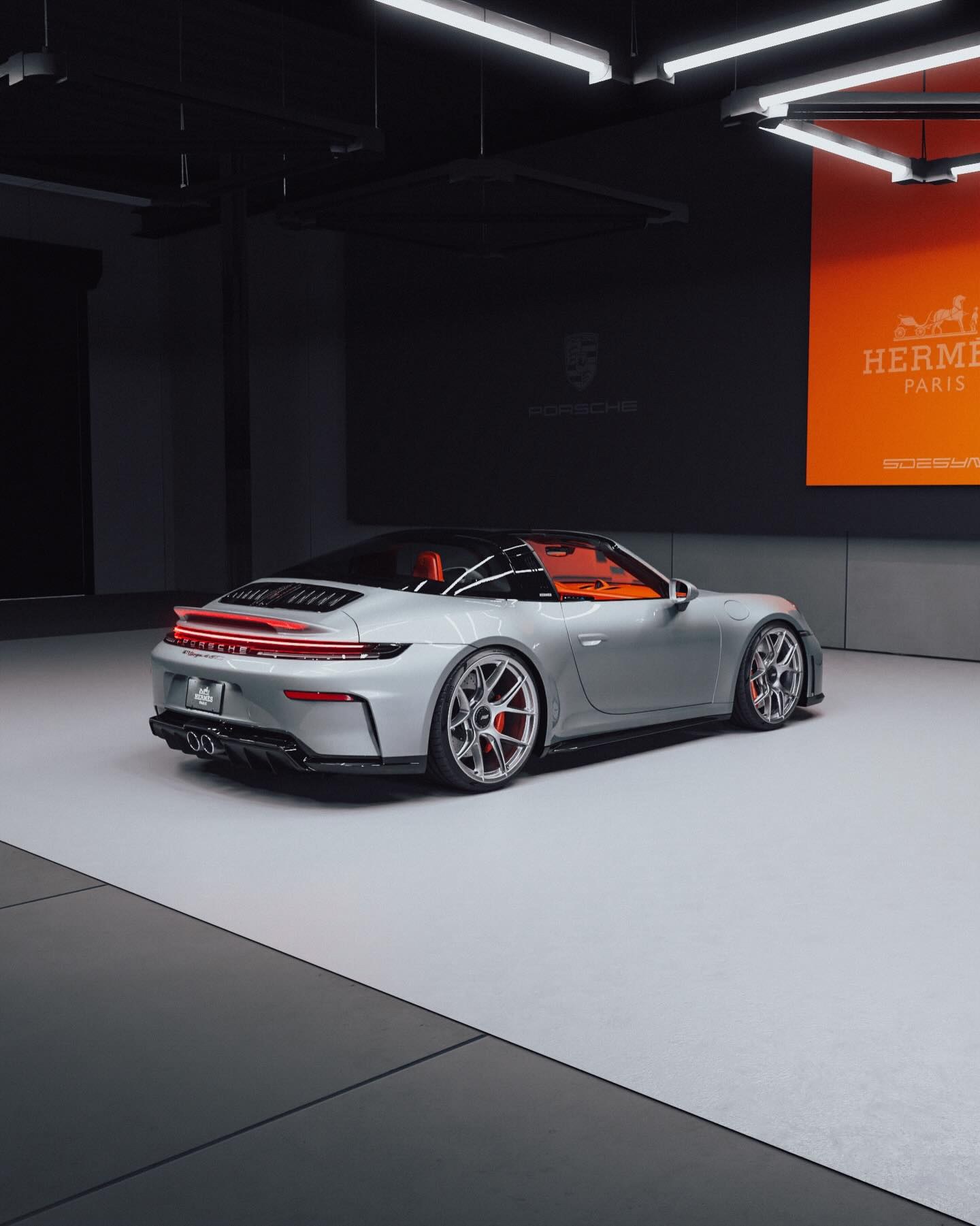 Porsche 911 Targa 4 GTS Hermès Edition, arka çapraz açıdan görünüm